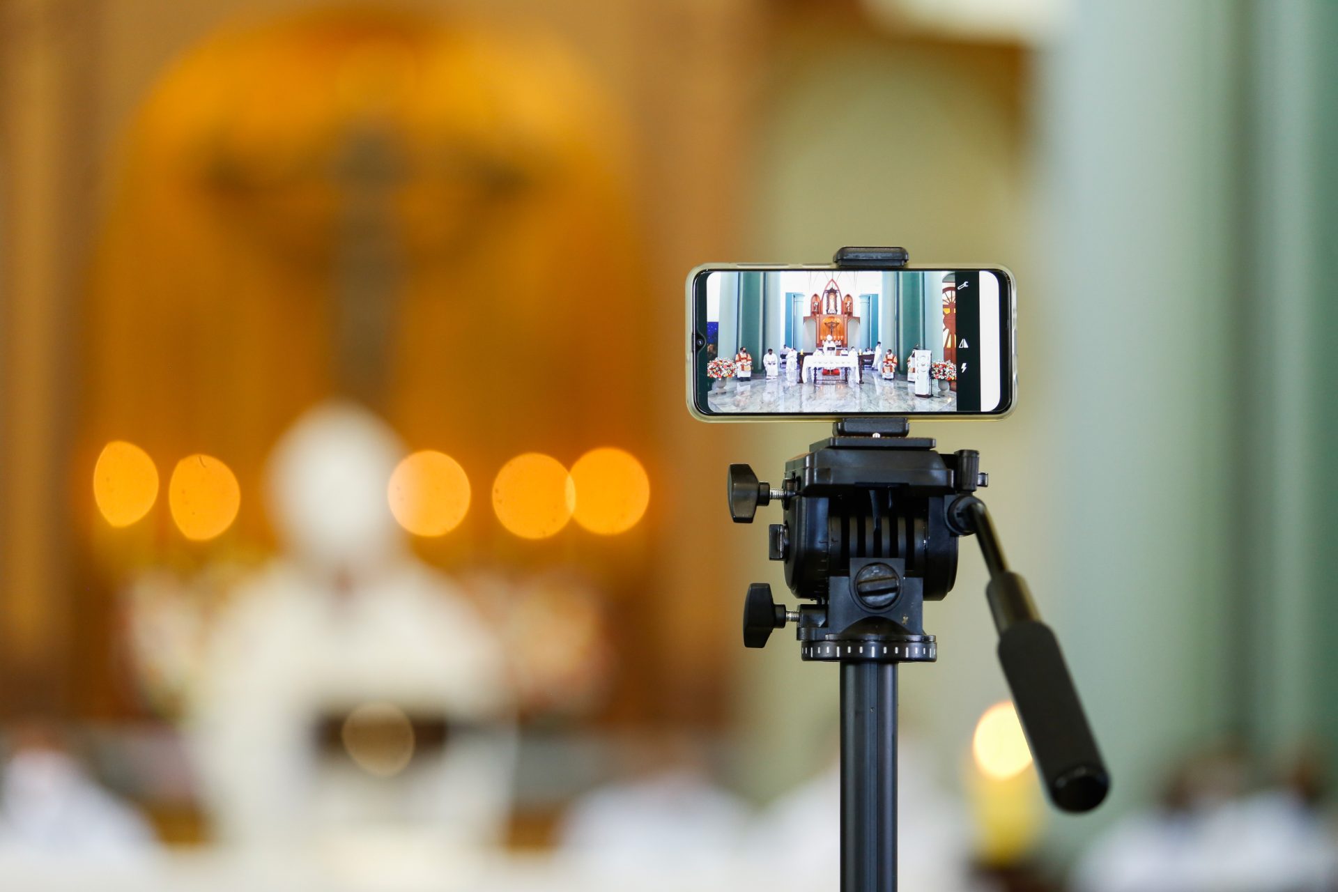 top-10-live-streaming-apps-and-websites-for-connecting-with-friends